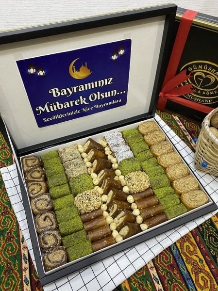Bayrama Özel Hediyelik Pestil Paketi(Büyük Boy) 2 görseli.