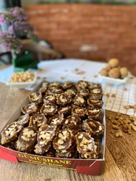 Pikolalı Köme ( Cevizli Sucuk )