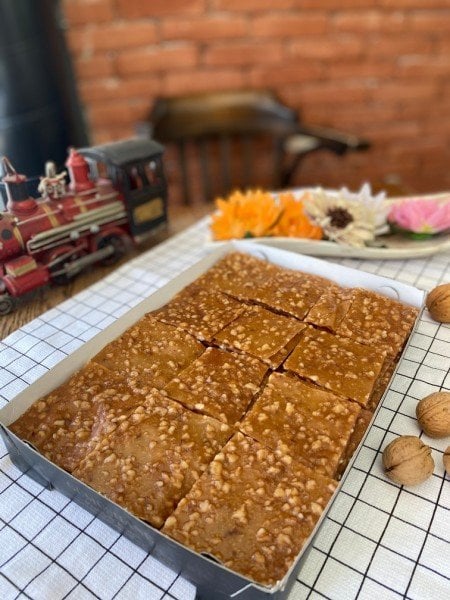 Ev Yapımı Bol Cevizli Pestil