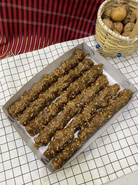 Ev Yapımı Pikolalı Dut Kömesi(İçi Cevizli Dışı Fındıklı)