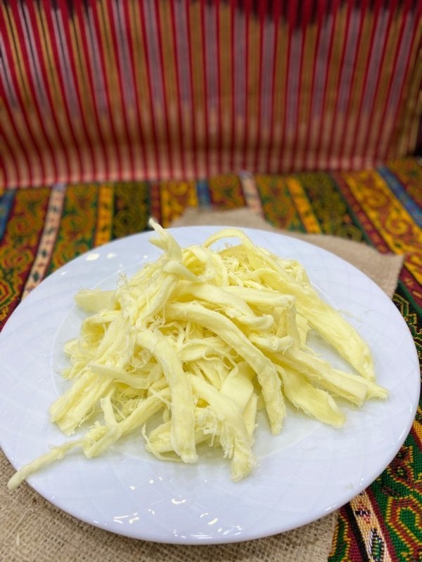 1Kg. Çeçil  Peyniri