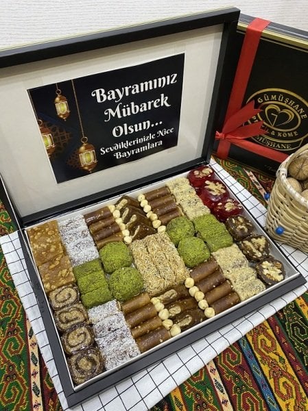 Bayrama Özel Hediyelik Pestil Paketi(Büyük Boy) 4 görseli.